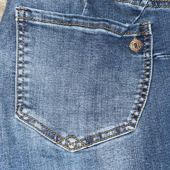 Democracy “Ab”solution Jeans.  Size 8. Medium Wash.  Skinny Jeans. - Picture 3 of 11